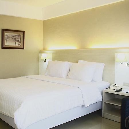 Hotel Sandjaja Палембанг Екстериор снимка
