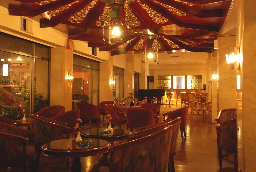 Hotel Sandjaja Палембанг Екстериор снимка