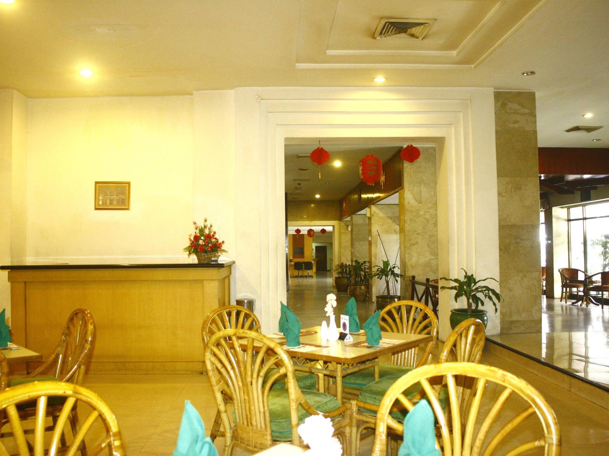 Hotel Sandjaja Палембанг Екстериор снимка