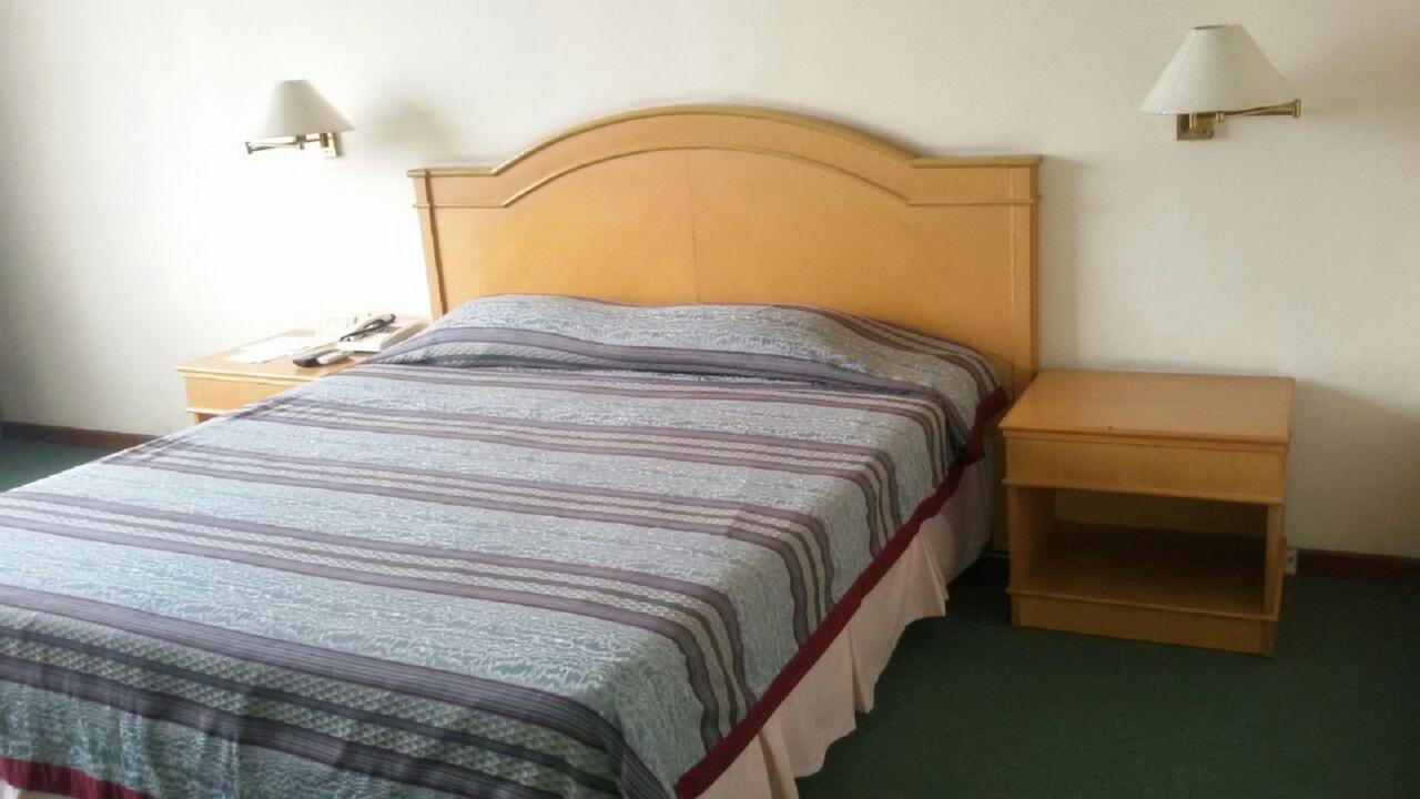 Hotel Sandjaja Палембанг Екстериор снимка